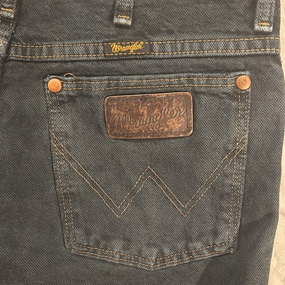 Wrangler Black Cut-Off Shorts Women’s Size 29 - Picture 3 of 5